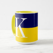 Mug Monogramme bicolore moderne cool (Devant gauche)