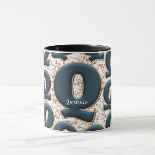Mug Monogramme bleu profond moderne Nom Customisé mign (Centre)