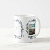 Mug Monogramme botanique avec photo de mariée et de ch (Devant droit)