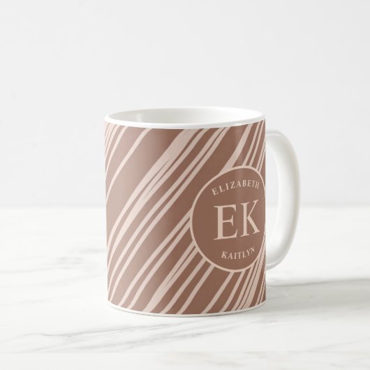 Mug Monogramme Brown Abstrait (Devant droit)