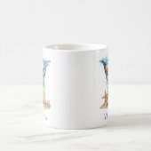 Mug Monogramme côtier personnalisé V Initial Beach (Centre)