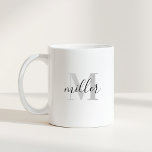 Mug Monogramme de calligraphie moderne<br><div class="desc">Tasse à café sur mesure avec un design moderne de monogramme en calligraphie noir et blanc.</div>