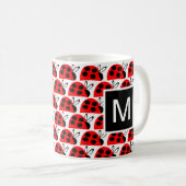 Mug Monogramme de coccinelle noire rouge (Devant droit)