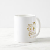 Mug Monogramme de couronne de crête royale d'or (Devant droit)