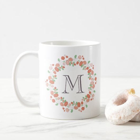 Mug monogramme de couronne de roses coralliens (Avec donut)