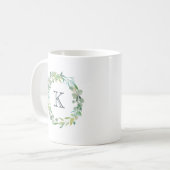 Mug Monogramme de couronne d'eucalyptus (Devant gauche)