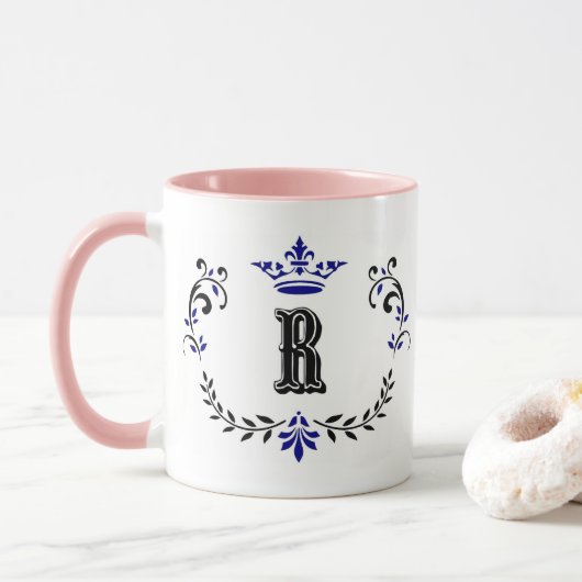 Mug Monogramme de couronne 'R' (Avec donut)