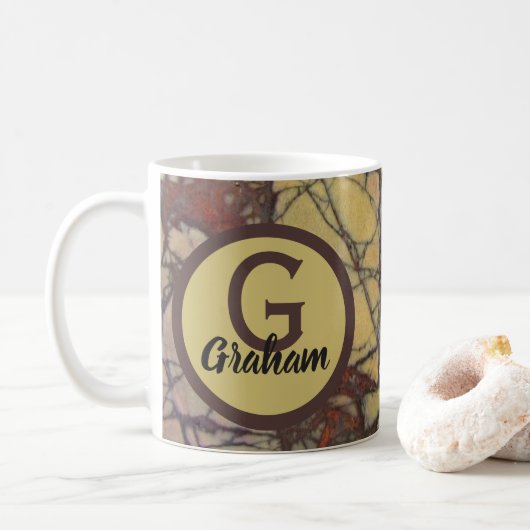 Mug Monogramme de famille motif marbre jaune initiale (Avec donut)