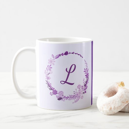 Mug Monogramme de lettre initiale floral violet élégan (Avec donut)