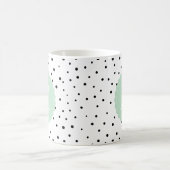 Mug Monogramme de menthe de Confetti noir et blanc (Centre)