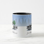Mug Monogramme de neige sur les arbres de Noël des voi (Centre)