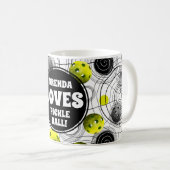 Mug Monogramme de pickleball vert citron (Devant droit)