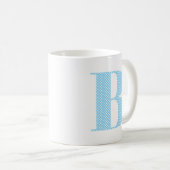 Mug Monogramme de point Polka bleu et blanc pour bébé (Devant droit)