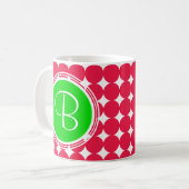 Mug Monogramme de point Polka vert et rouge (Devant gauche)