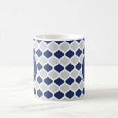 Mug Monogramme de Quatrefoil bleu et gris (Centre)