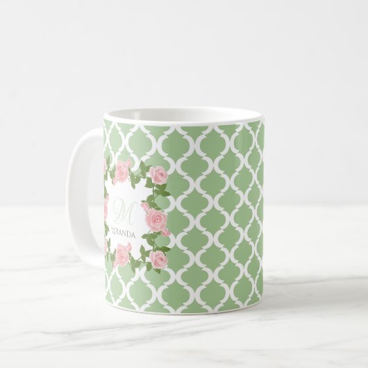 Mug Monogramme de rose de rose de Quatrefoil de vert (Devant gauche)