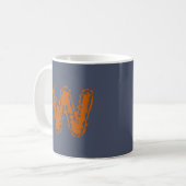 Mug Monogramme déplaisant avec collision orange sur bl (Devant gauche)