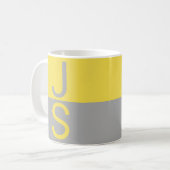 Mug Monogramme d'initiales modernes jaune et gris (Devant gauche)