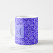 Mug Monogramme élégant à motif filigrané violet (Devant gauche)