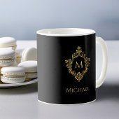 Mug Monogramme élégant noir et or dans un nom de blaso