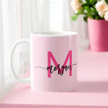 Mug Monogramme élégant rose chaud moderne<br><div class="desc">Sirotez un verre de style avec notre Monogram Stylish Hot Pink Coffee Mug! Doté d'un design rose vif, ce mug est personnalisé avec votre monogramme dans une police moderne et élégante pour une touche chic et personnalisée. Parfait pour votre café ou thé du matin, il allie esthétique à la mode...</div>