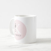 Mug Monogramme Élégant Rose Féminin Ruban (Devant gauche)