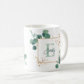 Mug Monogramme élégant vert eucalyptus et feuille d'or (Devant droit)