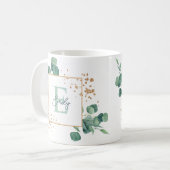 Mug Monogramme élégant vert eucalyptus et feuille d'or (Devant gauche)