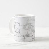 Mug Monogramme en marbre argenté chic et tendance (Devant gauche)