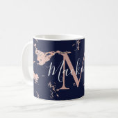 Mug Monogramme en marbre de marbre Rose et marine tend (Devant gauche)
