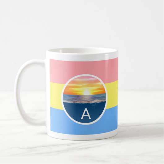 Mug Monogramme et lever de soleil sur l'océan sur des (Gauche)