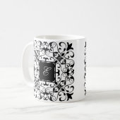 Mug Monogramme fleuri romantique noir et blanc (Devant gauche)