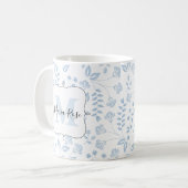 Mug Monogramme floral bleu personnalisé (Devant gauche)
