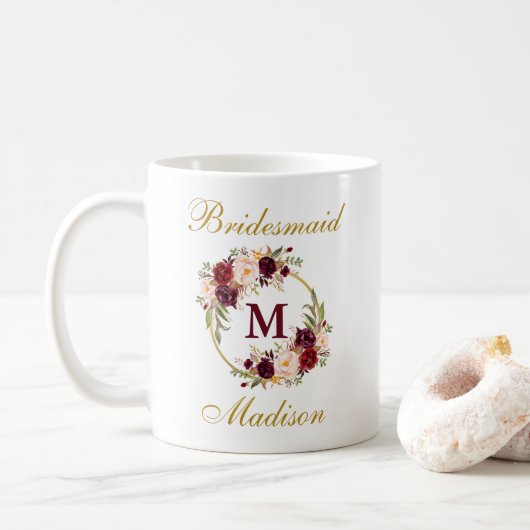 Mug Monogramme floral de demoiselle d'honneur d'or de (Avec donut)