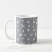 Mug Monogramme gris des flocons blancs de Noël (Gauche)