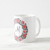 Mug Monogramme initial des roses rouges à point croisé (Devant droit)