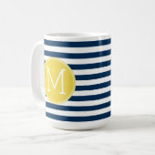 Mug Monogramme jaune Motif rayé blanc et marine (Devant gauche)