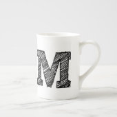 Mug monogrammé : Lettre "M" (Droite)
