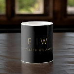 Mug Monogramme minimaliste classique élégant en or noi<br><div class="desc">Élevez votre routine matinale avec notre Monogramme minimaliste moderne noir et or Nom de la tasse de café. Cette tasse élégante et élégante apporte une touche d'élégance contemporaine à votre rituel du café quotidien. Conçu dans un esprit de qualité, il présente un design minimaliste en noir et blanc classique, ce...</div>