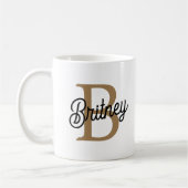 Mug Monogramme moderne élégant Nom Black Gold Script (Gauche)