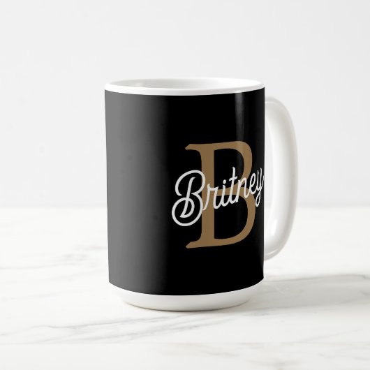 Mug Monogramme moderne élégant Nom Black Gold Script (Devant droit)