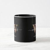 Mug Monogramme moderne Noir Script Nom initial (Centre)