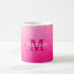 Mug Monogramme Motif à maillage géométrique rose chaud<br><div class="desc">Monogramme Personnalisez avec votre initiale et votre nom personnalisés. Motif de maillage géométrique rose chaud. Elégant et cool treillis géométrique avec dégradé rose chaud pour dames.</div>