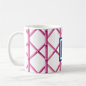 Mug Monogramme motif treillis bambou rose élégant (Gauche)