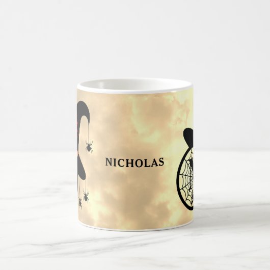 Mug Monogramme N Halloween Sky Witch Nom des araignées (Centre)