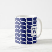 Mug Monogramme nautique de bleu marine de motif de (Devant droit)