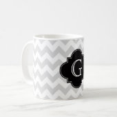 Mug Monogramme noir blanc gris-clair de Chevron (Devant gauche)