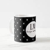 Mug Monogramme noir et blanc à nœud papillon en script (Devant gauche)