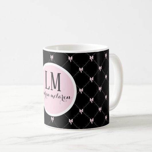 Mug Monogramme Noir et Rose Ruban Script (Devant droit)