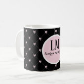 Mug Monogramme Noir et Rose Ruban Script (Devant gauche)